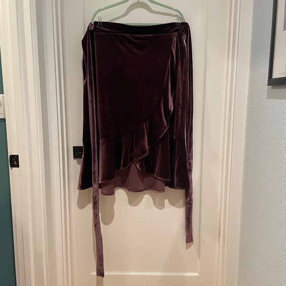 GAP Velvet Faux Wrap Skirt - Picture 6 of 9